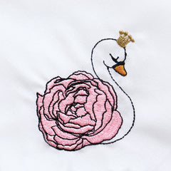 Trusou complet pentru botez de fete personalizat cu Lebada, trusou brodat, lumanare, rochita cu bolero, turban si pantaloni si pantofiori, roz pudrat, 14 piese, Recostore®, REC2736