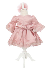 Trusou complet pentru botez de fete, trusou, lumanare, rochita cu maneci tip clopot si pantofiori, roz pudrat, 12 piese, Recostore®, REC2699