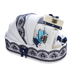 Trusou tip landou pentru botez de baieti, Model brodat cu Ursuletul aviator, bleumarin, 8 piese, REC5005/4