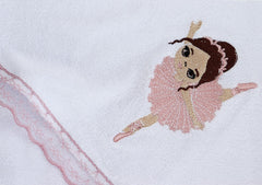 Set trusou complet pentru botez de fete, Roz pudrat, model Balerina, 11 piese, Rochita, Lumanare cu Balerina, trusou brodat si pantofiori, Recostore®, REC2565