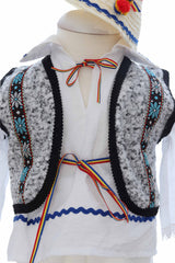 Costumas traditional romanesc pentru botez baietel, alb-gri, 6 piese, Recostore®, REC3497
