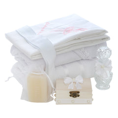 Trusou tip landou pentru botez de fete, Model brodat cu Balerina, alb, 8 piese, REC5005/14