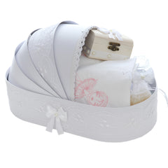 Trusou tip landou pentru botez de fete, Model brodat cu Balerina, alb, 8 piese, REC5005/14