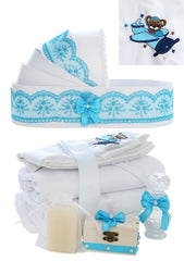 Trusou tip landou pentru botez de baieti, Model brodat cu Ursuletul aviator, turcoaz, 8 piese, REC5005/2