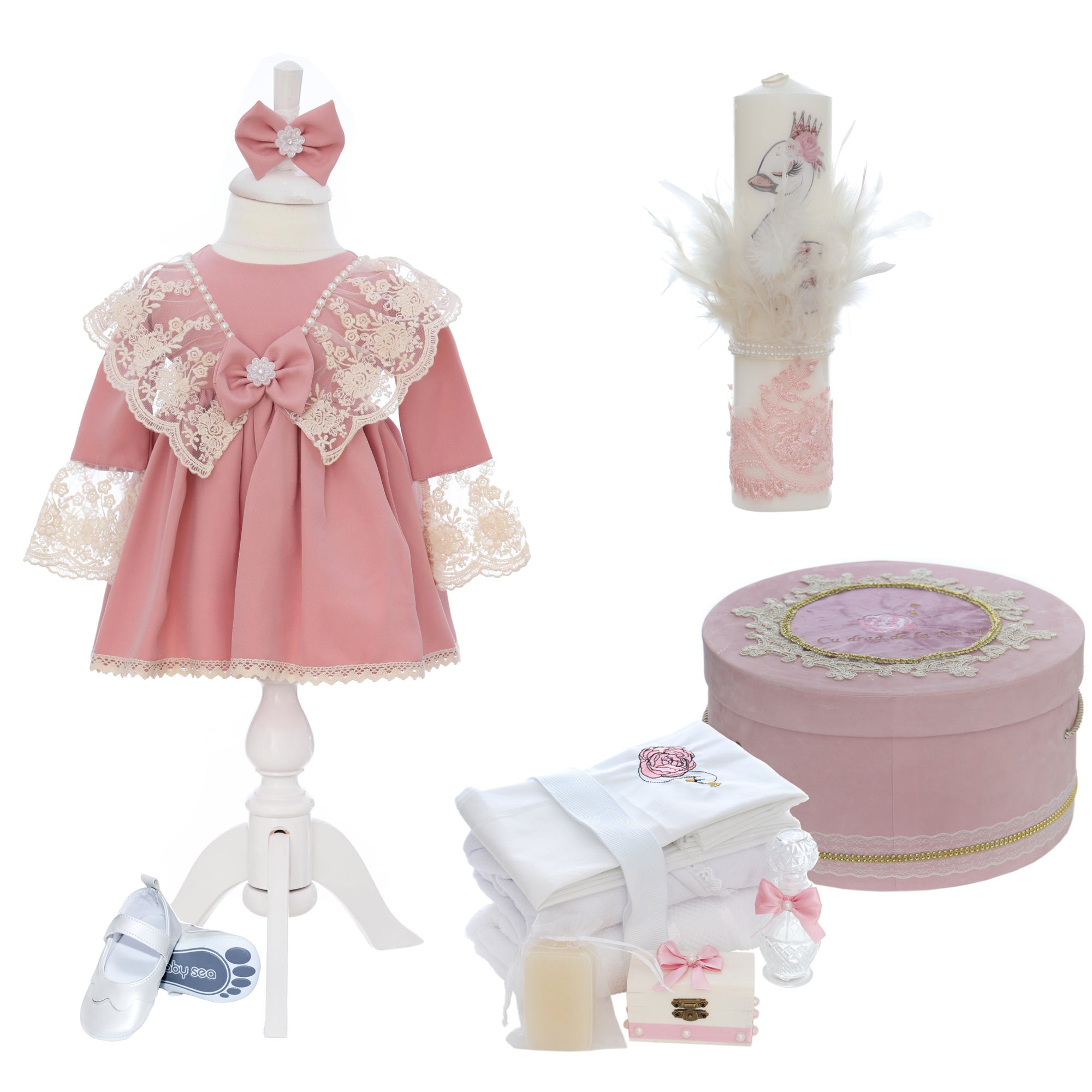 Set botez fete, roz pudrat, model Lebada Sofia, trusou, rochita si lumanare, REC3184