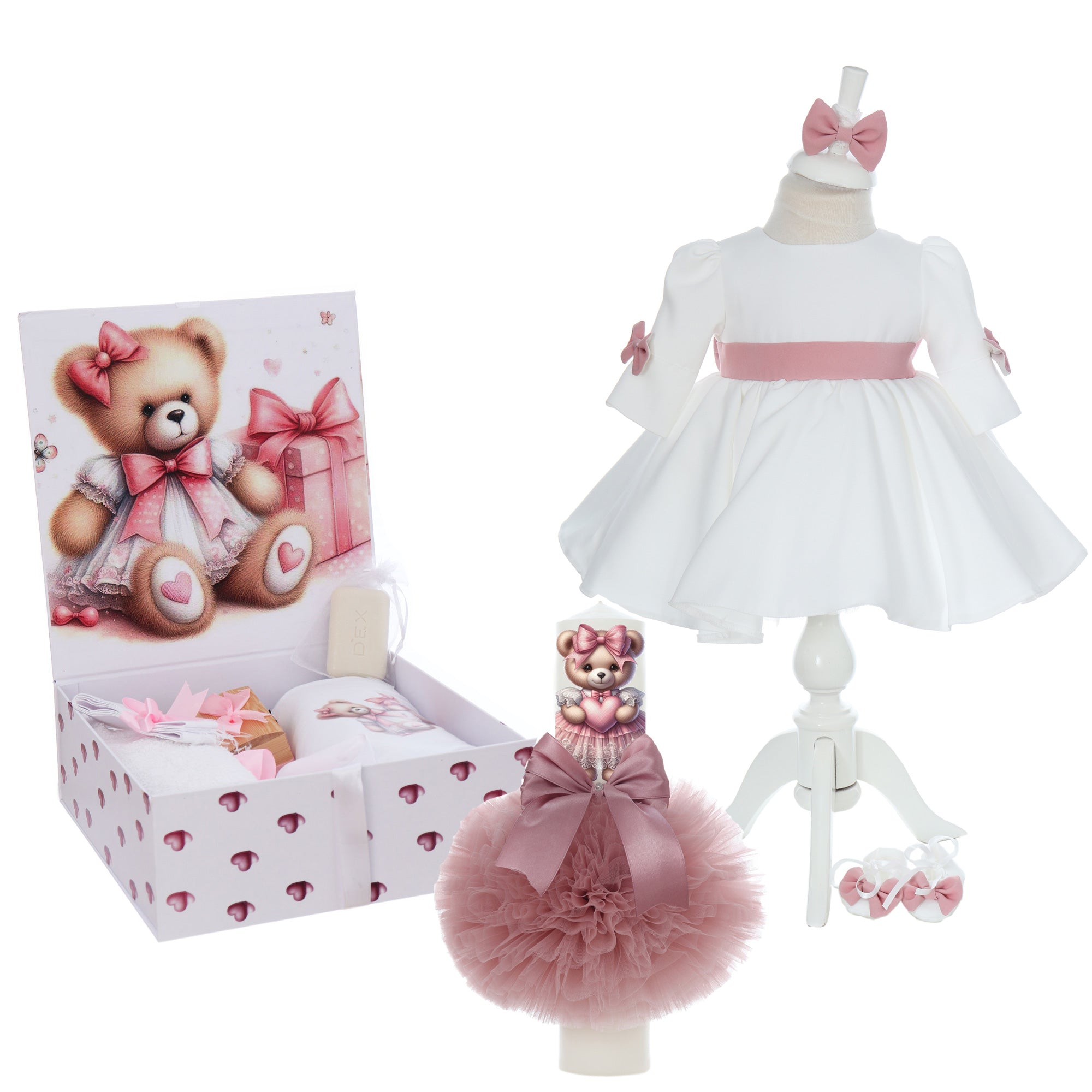 Set complet botez fete, model cu Ursulet, Culoare roz pudrat, Trusou, Rochie cu fundita si Lumanare