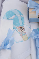 Trusou cu ursulet pentru botez baiat, 8 piese, albastru deschis, REC3273