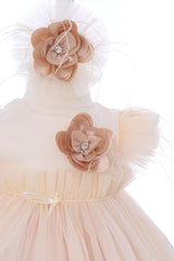 Rochie crem eleganta cu maneca scurta pentru botez fetita, 3 piese, rochie, bentita si botosei, REC3300