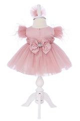 Rochie roz pudrat eleganta cu maneca scurta pentru botez fetita, 3 piese, rochie, bentita si botosei, REC3301