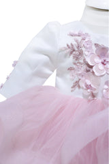 Trusou complet pentru botez de fete personalizat cu lebada, trusou brodat, lumanare, rochita cu bentita si pantofiori, roz-roz pudrat, 12 piese, Recostore®, REC2689