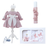 Set Ema botez fete, trusou complet echipat, rochita, bentita, lumanare si pantofiori, model cu fluturi, culoare roz pudrat, REC3161