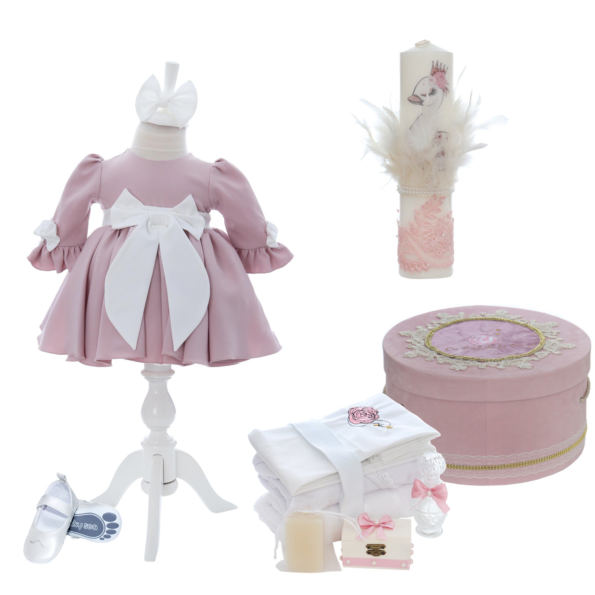 Set botez fata, model Lebada Maia, trusou, rochita si lumanare, culoare roz pudrat, REC3159