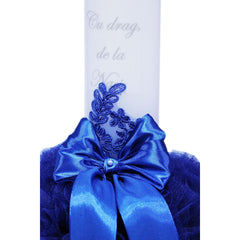 Lumanare albastru electric �Cu drag, de la Nasi� pentru botez, cu tulle albastru, broderie si funda, 40x7 cm, REC95