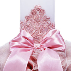Lumanare cu funda roz pentru botez si tulle roz pudrat, stralucitor, cu broderie roz, 45x7 cm, REC205