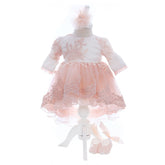 Rochita cu trena accesorizata cu pantofiori si bentita de culoare roz piersica pentru botez de fetite, 3 piese, REC2446