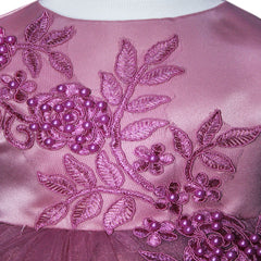 Set complet pentru botez compus din 11 piese, rochie roz pudrat, pantofiori, lumanare si trusou brodat , REC1587