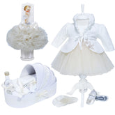 Set complet pentru botez compus din 12 piese, rochie alb-ivoire, pantofiori, lumanare tip glob cu bebe printesasi trusou brodat cu mesajul "Azi m-am crestinat", REC1590