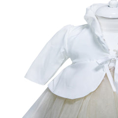 Set complet pentru botez compus din 13 piese, rochie alb-ivoire cu turban, bolero si gogosari, pantofiori, lumanare tip glob si trusou brodat "Cu mult drag de la nasi" format din 7 piese, REC1592