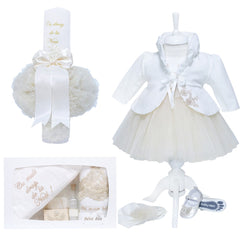 Set complet pentru botez compus din 13 piese, rochie alb-ivoire cu turban, bolero si gogosari, pantofiori, lumanare tip glob si trusou brodat "Cu mult drag de la nasi" format din 7 piese, REC1592