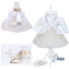 Set complet pentru botez compus din 13 piese, rochie alb-ivoire, pantofiori, lumanare cu dantela si trusou brodat "Cu drag de la nasi", REC1591