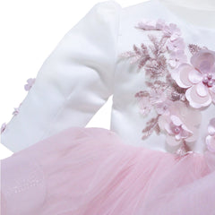 Set complet pentru botez compus din rochie cu volane alb-roz si bentita, pantofiori, lumanare tip fusta cu dantela premium si trusou brodat cu "Azi m-am crestinat" format din 6 piese, REC1577