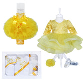 Set complet pentru botez compus din rochie galbena cu bentita, lumanare cu "Radacini si aripi de la parinti, dragoste si sustinere de la nasi", trusou brodat cu ingeras si mesajul "Cu drag de la nasi" format din 6 piese si pantofiori, REC1516