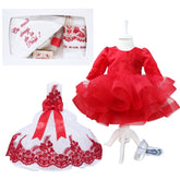 Set complet pentru botez compus din rochie rosie si bentita, pantofiori, lumanare tip fusta si trusou brodat "Cu mult drag de la nasi" format din 7 piese, REC1524