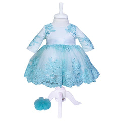 Set complet pentru botez compus din rochie verde menta si bentita, pantofiori, lumanare tip glob cu fluturasi si trusou brodat "Cu drag de la nasi" format din 8 piese, REC1574