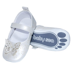 Set complet pentru botez compus din rochie verde menta si bentita, pantofiori, lumanare tip glob cu fluturasi si trusou brodat "Cu drag de la nasi" format din 8 piese, REC1574