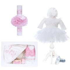 Set complet pentru botez de fete compus din lumanare cu fluturasi, trusou brodat "Cu drag de la nasi", rochita alba cu dantela si pantofiori, 11 piese, Recostore, REC2255