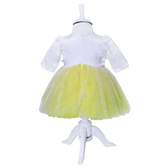Set complet pentru botez, lumanare galbena, rochie alb-galben din tulle si satin, trusou brodat cu mesajul "Cu drag de la nasi" si pantofiori, 11 piese, REC979