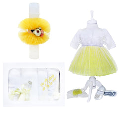 Set complet pentru botez, lumanare galbena, rochie alb-galben din tulle si satin, trusou brodat cu mesajul "Cu drag de la nasi" si pantofiori, 11 piese, REC979