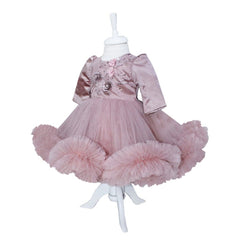 Set complet pentru botez, lumanare roz pudrat cu bebe printesa, rochie roz pudrat din tulle si satin, trusou brodat cu mesajul "Azi m-am crestinat" si pantofiori, 10 piese, REC988