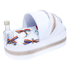 Set complet pentru botez, lumanare traditionala si trusou tip landou traditional, spice de grau brodate pe trusou, 7 piese, REC387