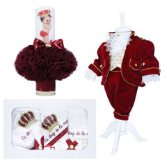 Set complet pentru botez, Micul Print, lumanare tip glob cu tulle visiniu si bebe print aplicat pe lumanare, costum din catifea visiniu, trusou brodat cu coroana de print si mesajul "Cu drag de la nasi", 14 piese, REC904