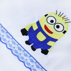 Trusou alb-albastru cu Minion brodat, 7 piese, sticla mir, sapun, panza mir, fasa, prosop cu capison, prosop preot, paturica bebe, REC225