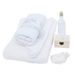Trusou alb-argintiu pentru botez, compus din prosop bebe, prosop preot, panza mir, sapun, fasa, sticluta mir, cutiuta prima suvita, 7 piese, REC1416