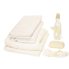 Trusou alb-crem pentru botez, imprimat "Cu mult drag de la nasi" 7 piese, sticla mir, sapun, panza mir, pled baita, fasa, prosop cu capison, prosop preot, REC1248