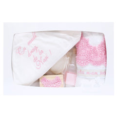 Trusou alb-roz pentru botez, compus din prosop bebe, prosop preot, panza mir, sapun, fasa, sticluta mir, cutiuta prima suvita, 7 piese, REC1419