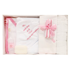 Trusou alb-roz pentru botez, imprimat "Cu mult drag de la nasi" 7 piese, sticla mir, sapun, panza mir, pled baita, fasa, prosop cu capison, prosop preot, REC1241