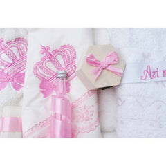 Trusou brodat cu coroana pentru botez de fete, 7 piese, roz, Recostore, REC2237