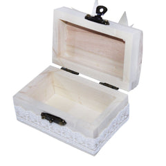 Cutiuta cufar din lemn cu dantela ivoire pentru prima suvita a bebelusului, 10x5x5 cm, REC311