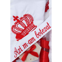 Trusou brodat cu coroana pentru botez de fete, 7 piese, rosu, Recostore, REC2239